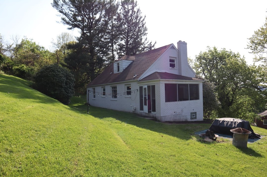418 Inwood Rd, Trafford, PA 15085