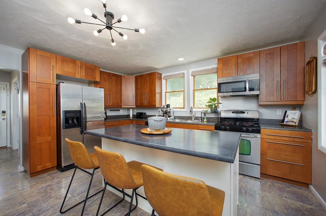 86 Mountain Rd, Oliphant Furnace, PA 15401