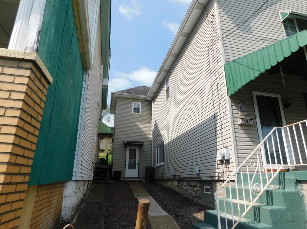 727 Lincoln Ave, North Charleroi, PA 15022