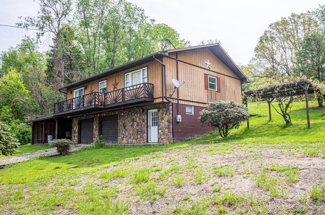 115 S Morgantown St, Fairchance, PA 15436