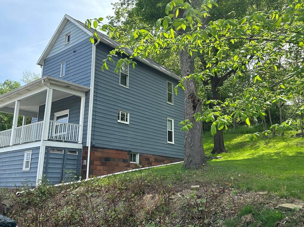 925 Main St, North Huntingdon, PA 15642
