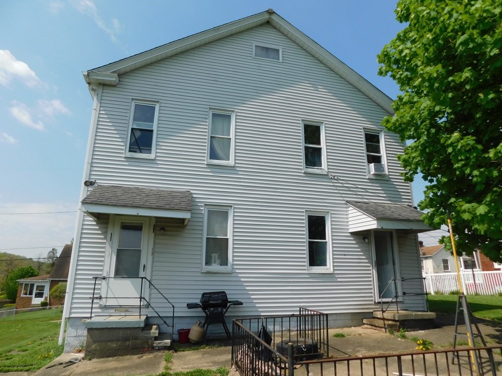 208 Oakland Ave, North Charleroi PA  15022-1218 exterior