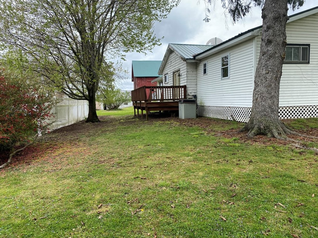 8192 Adamsville Rd, Hartstown, PA 16131