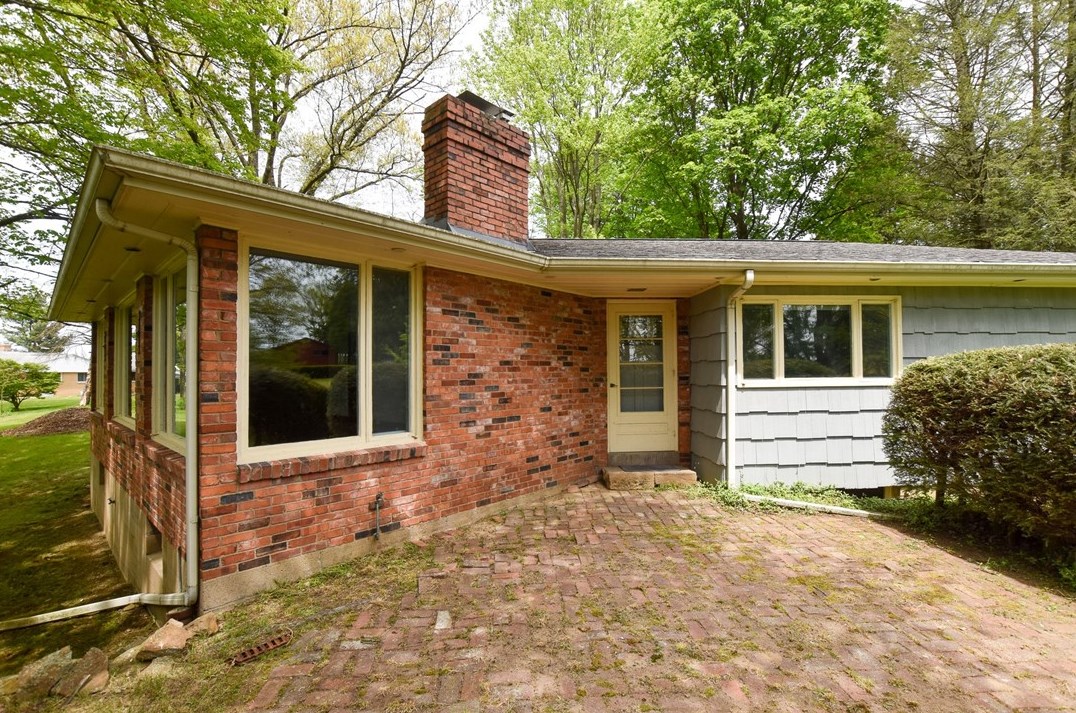 412 Aderhold Rd, Saxonburg, PA 16056