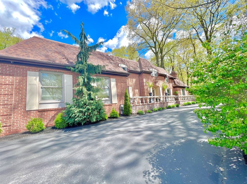 3412 Banberry Ln, New Castle, PA 16105