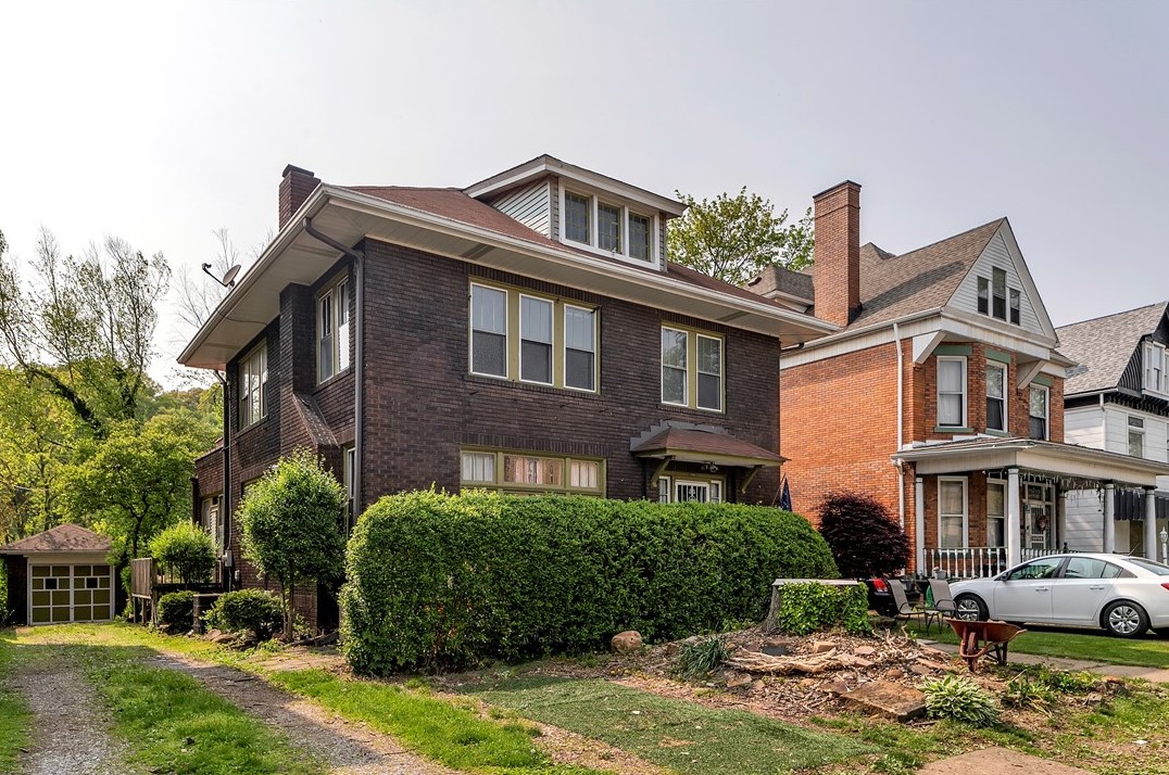 805 Lincoln Pl, Beaver Falls, PA 15010