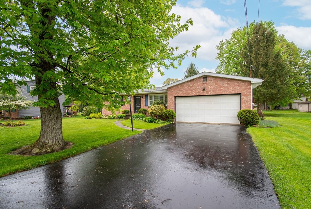 2528 Willowhurst Cir, New Castle, PA 16101