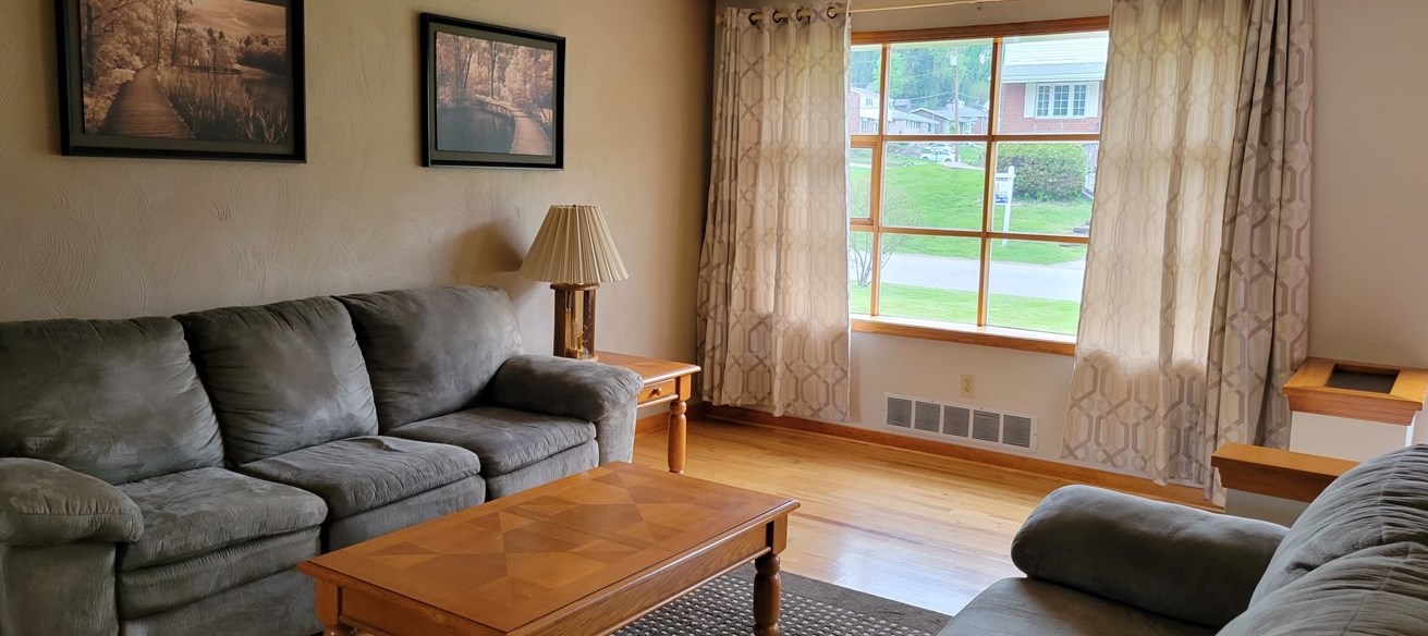 13980 Wayne Dr, North Huntingdon, PA 15642