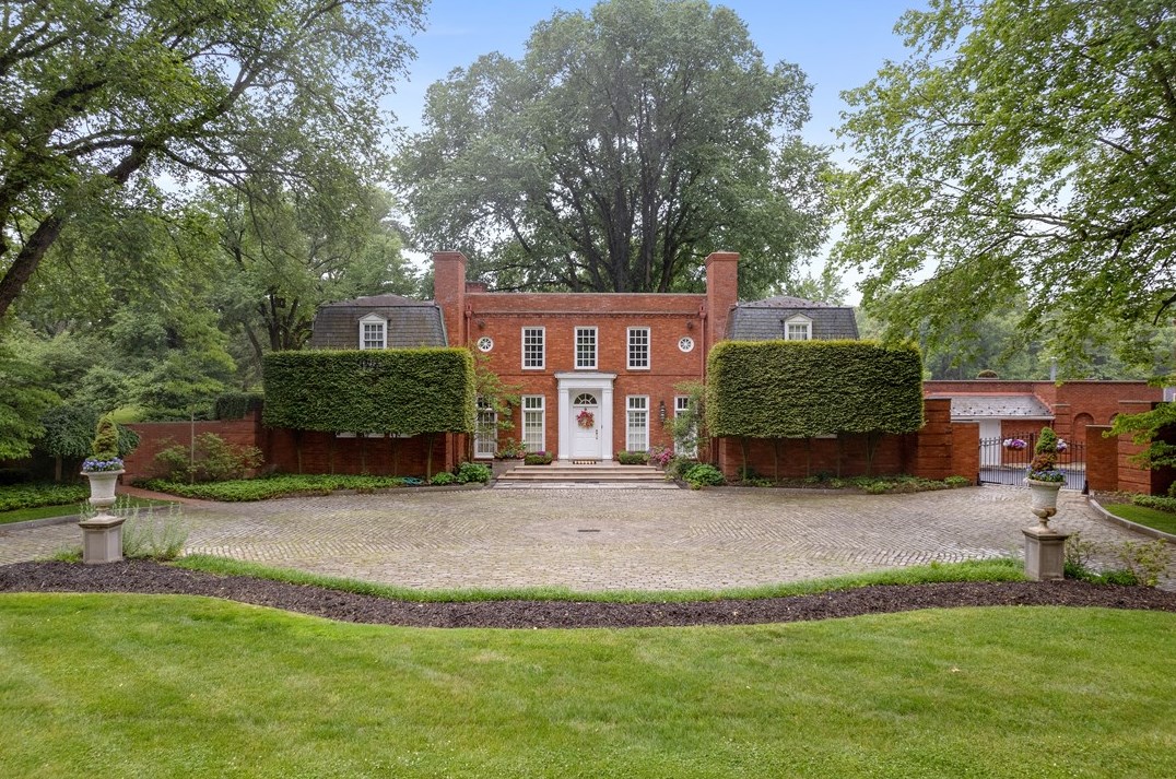898 Persimmon Rd, Sewickley, PA 15143