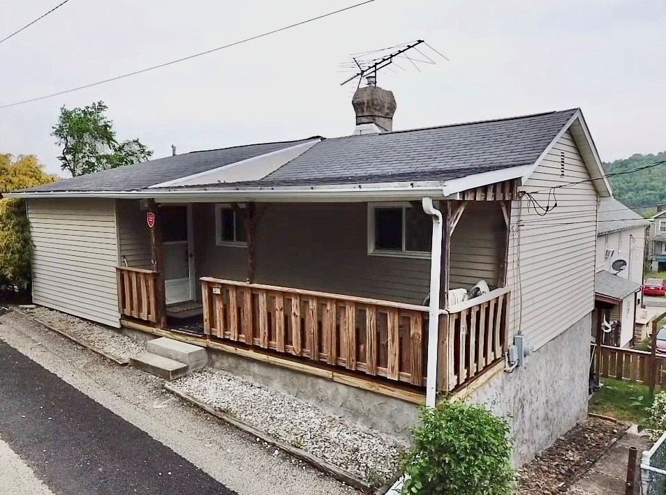 1217 Crest Ave, North Charleroi, PA 15022