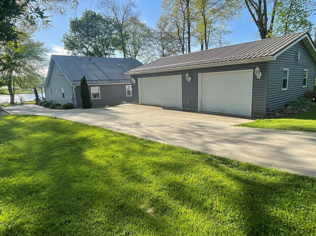 692 Latonka Dr, Mercer PA  16137-9735 exterior