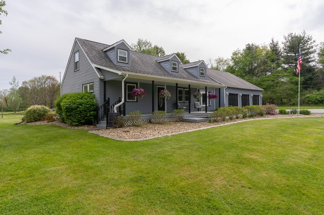 26 Schmidt Rd, Grove City, PA 16127