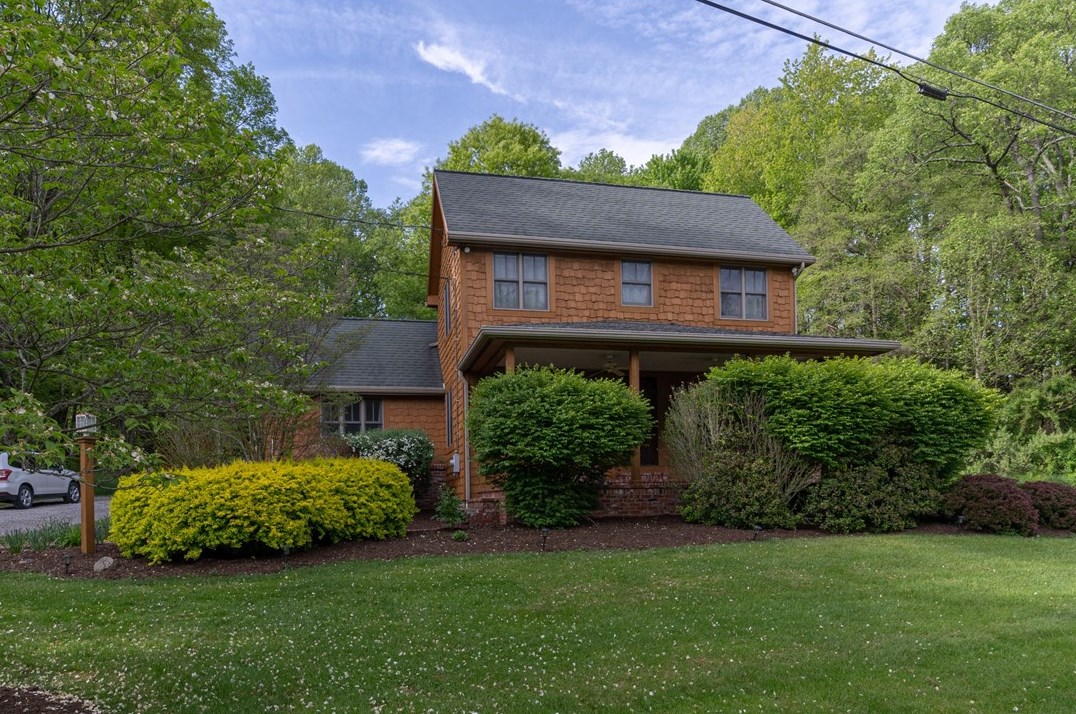 129 Pinchalong Rd, Grove City, PA 16127