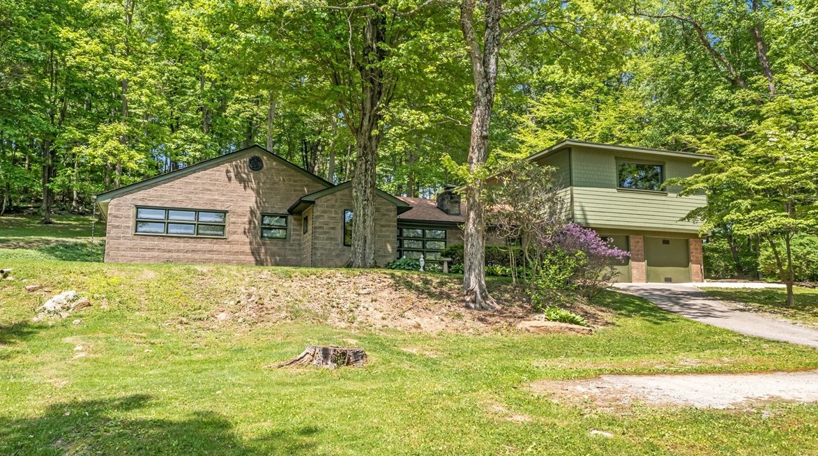 291 Forbes Trail Rd, Greensburg, PA 15601