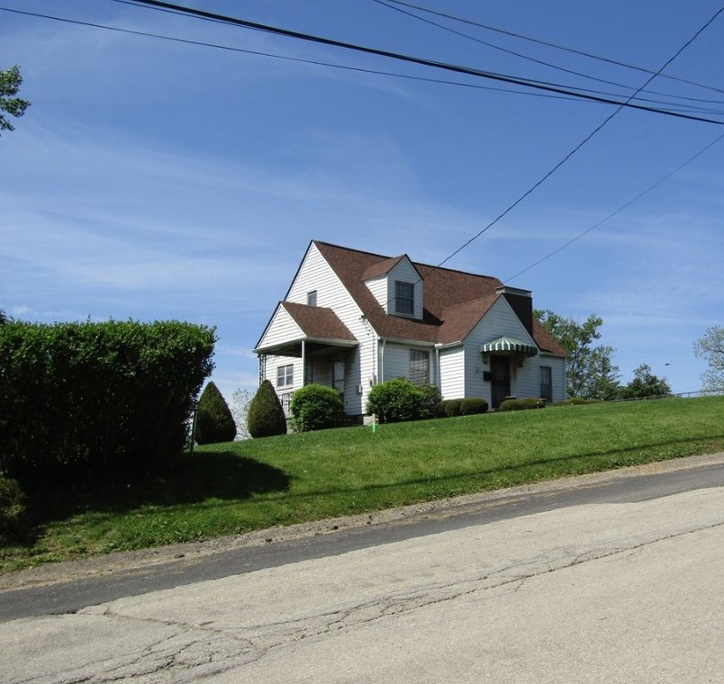 1155 Sycamore St, Washington, PA 15301-1855