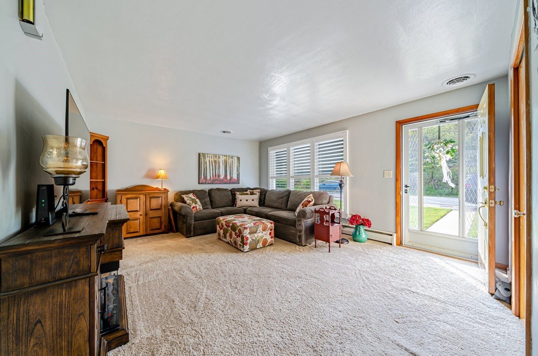 566 Sells Ln, Greensburg, PA 15601-4459