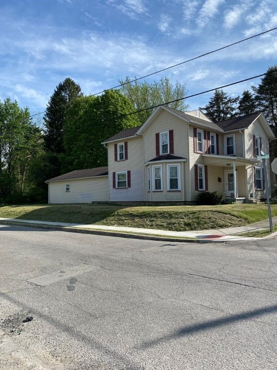 2 Elizabeth St, Greenville, PA 16125