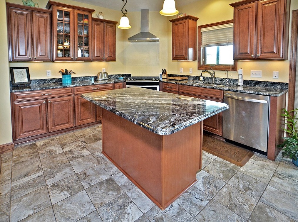7377 Natalie Ln, North Huntingdon, PA 15642