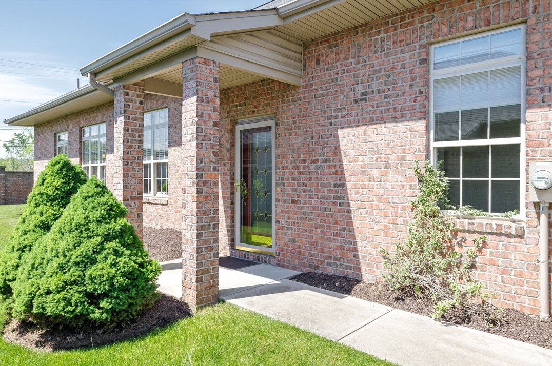 2006 Bandek Ln, Lawrence, PA 15055