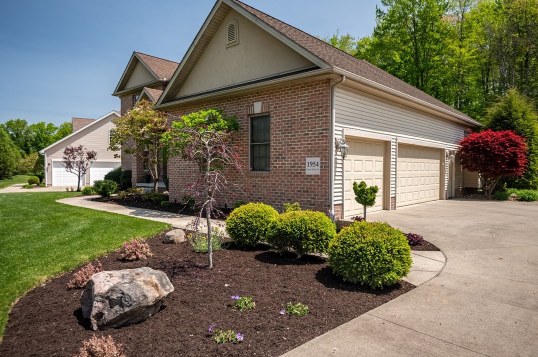 1954 Pierce Bluffs Dr, Hermitage, PA 16148