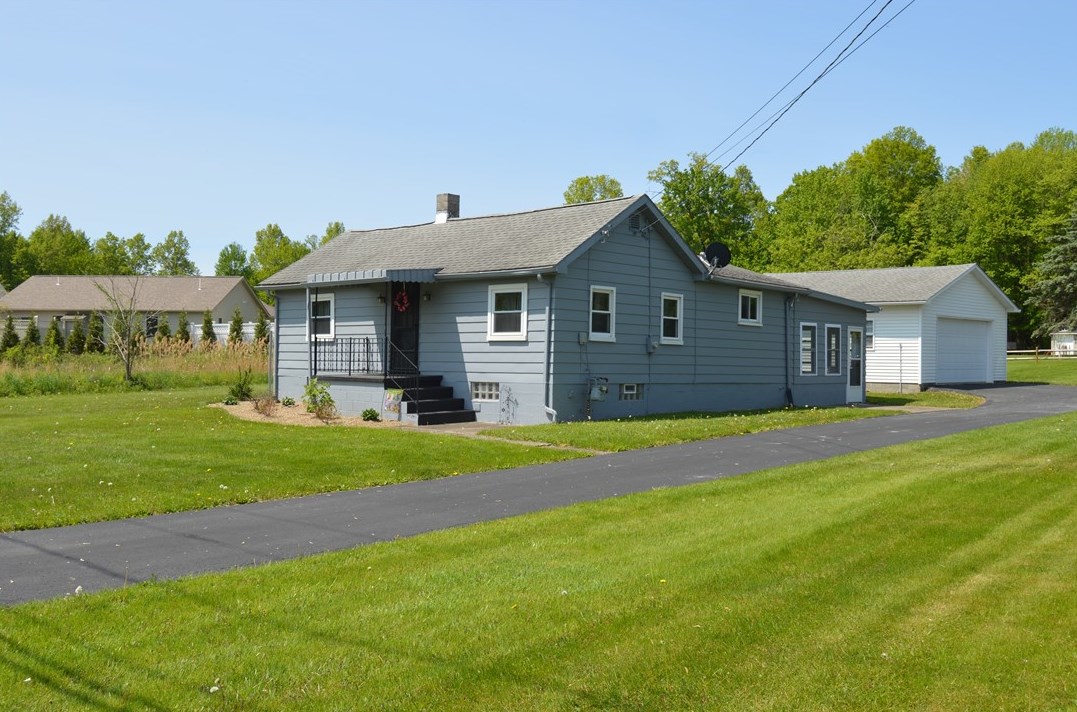 2975 Mercer Rd, New Castle, PA 16105
