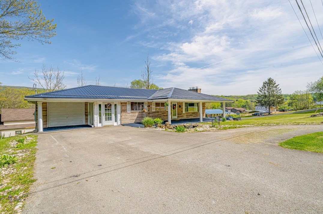 1718 Indian Creek Valley Rd, Champion, PA 15622