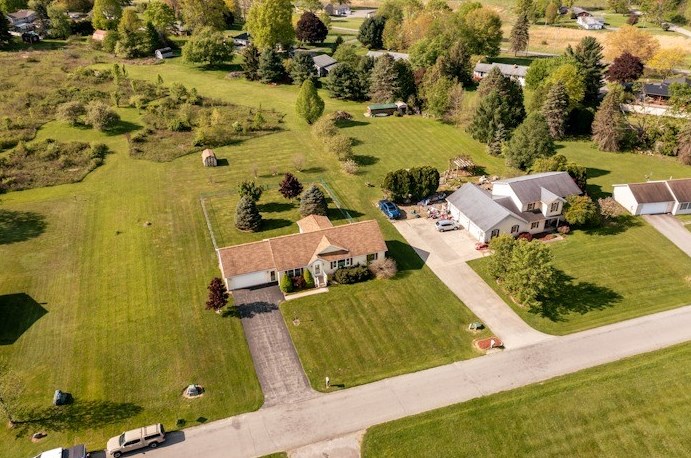 7 Windsor Dr, Greenville, PA 16125