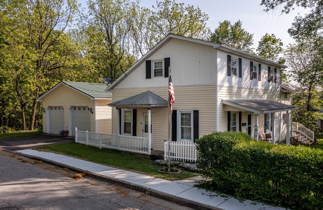 11 N Diamond St, Greenville, PA 16125