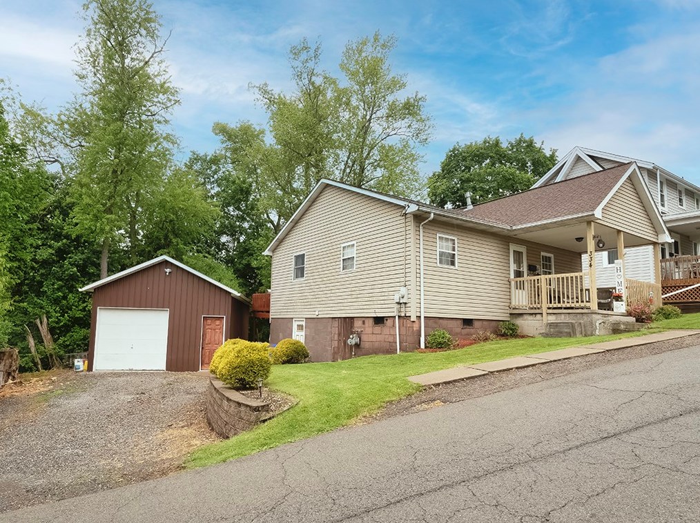334 South St, Evans City, PA 16033
