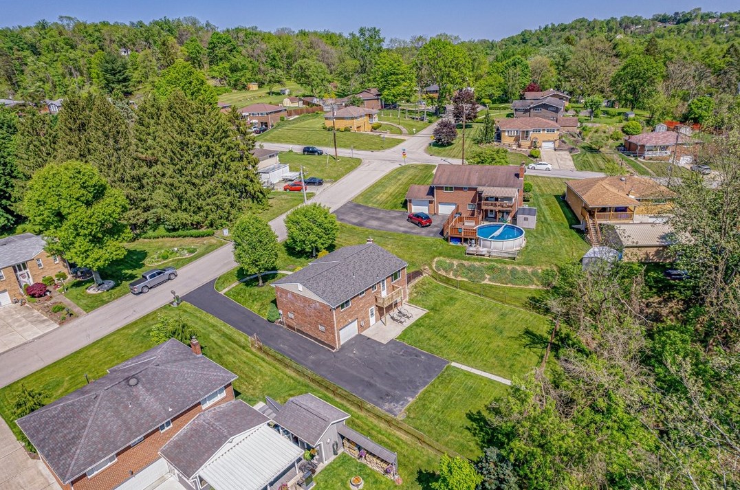 13748 Loretta Dr, North Huntingdon, PA 15642
