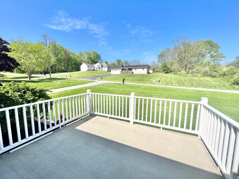 213 Hickory View Dr, New Castle, PA 16102
