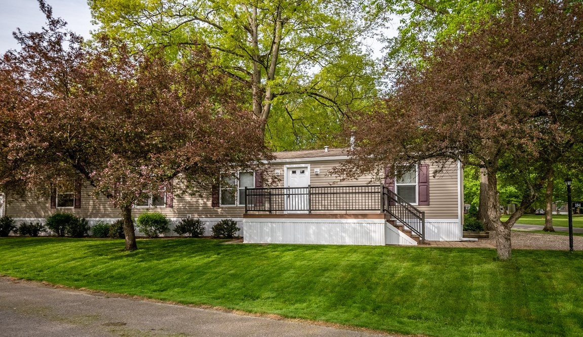 3752 N Hermitage Rd #184, Transfer, PA 16154