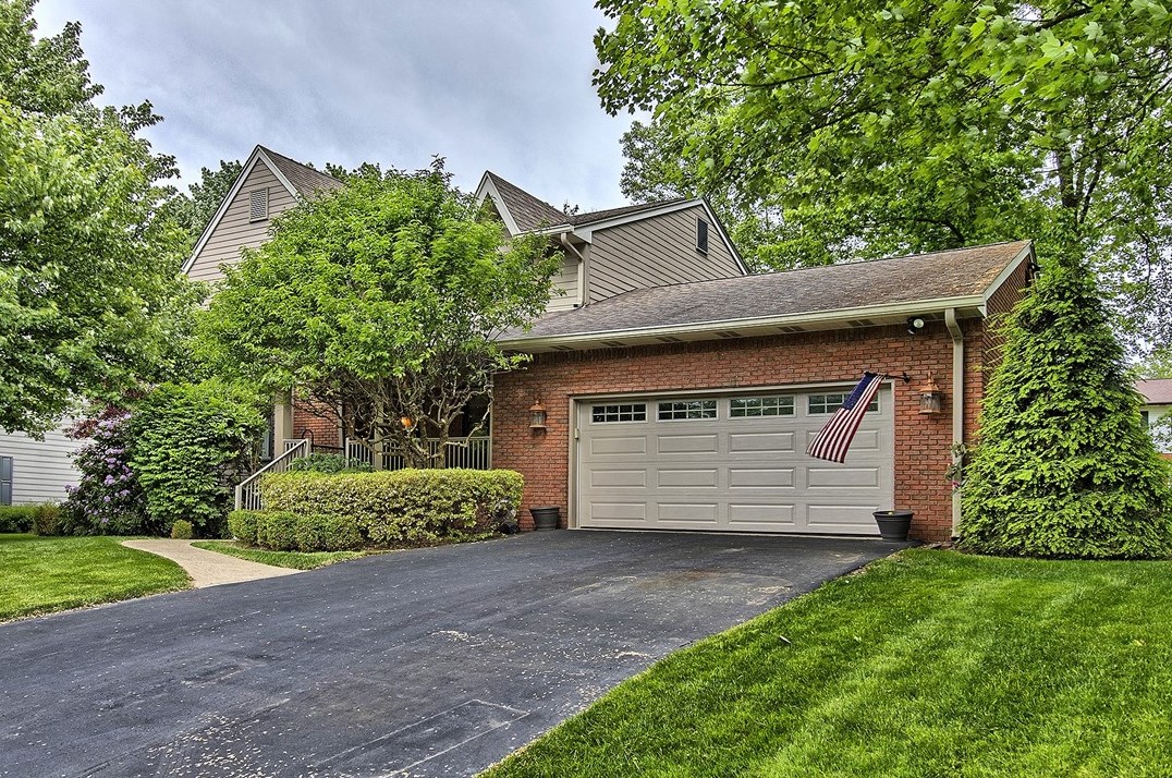 1506 Woodview Dr, Greensburg, PA 15601-3739