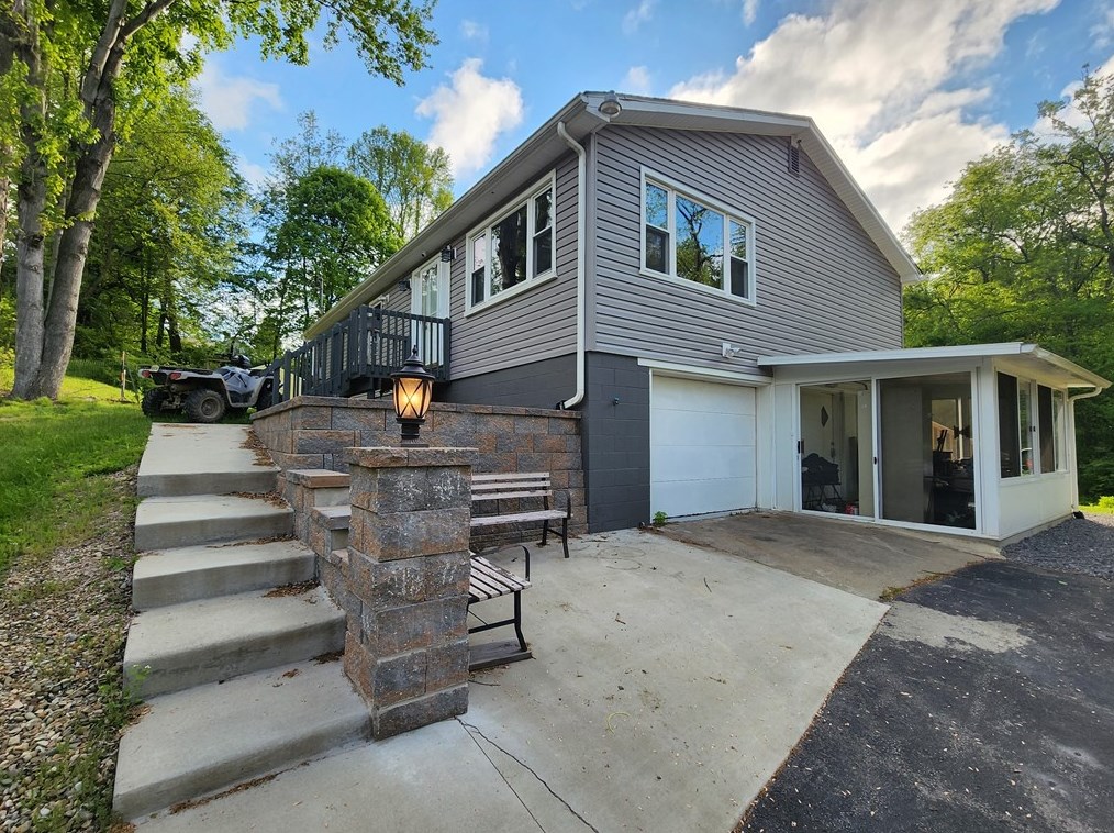3326 W Washington, New Castle, PA 16101