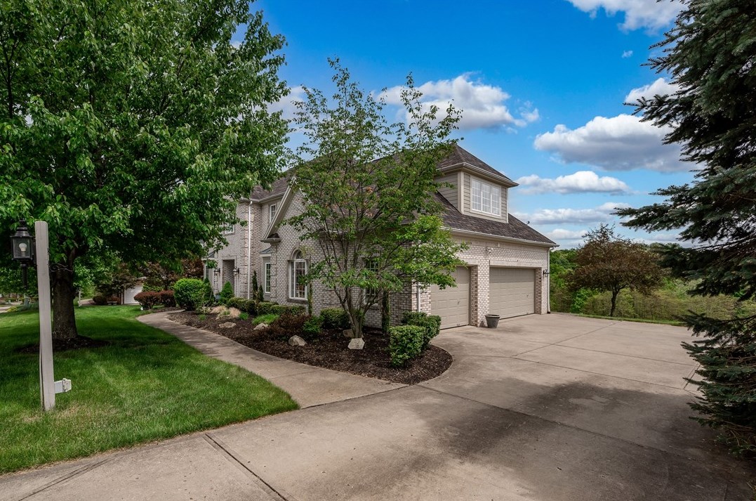 8009 Falcon Ct, Gibsonia, PA 15044