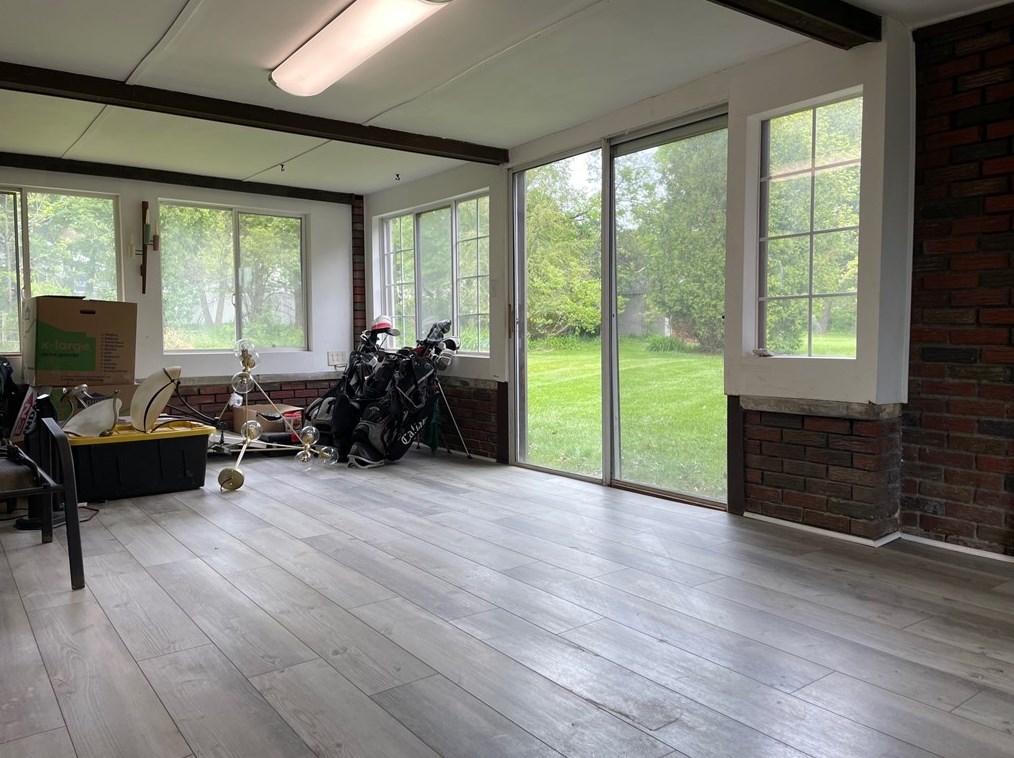 32 Meadowbrook Dr, New Castle, PA 16105-1212