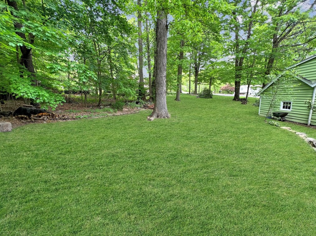 201 Woodland Dr, New Castle PA  16105-1518 exterior