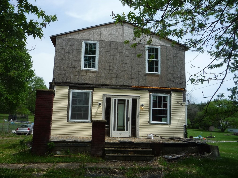 714 Mercer Rd, Beaver Falls, PA 15010