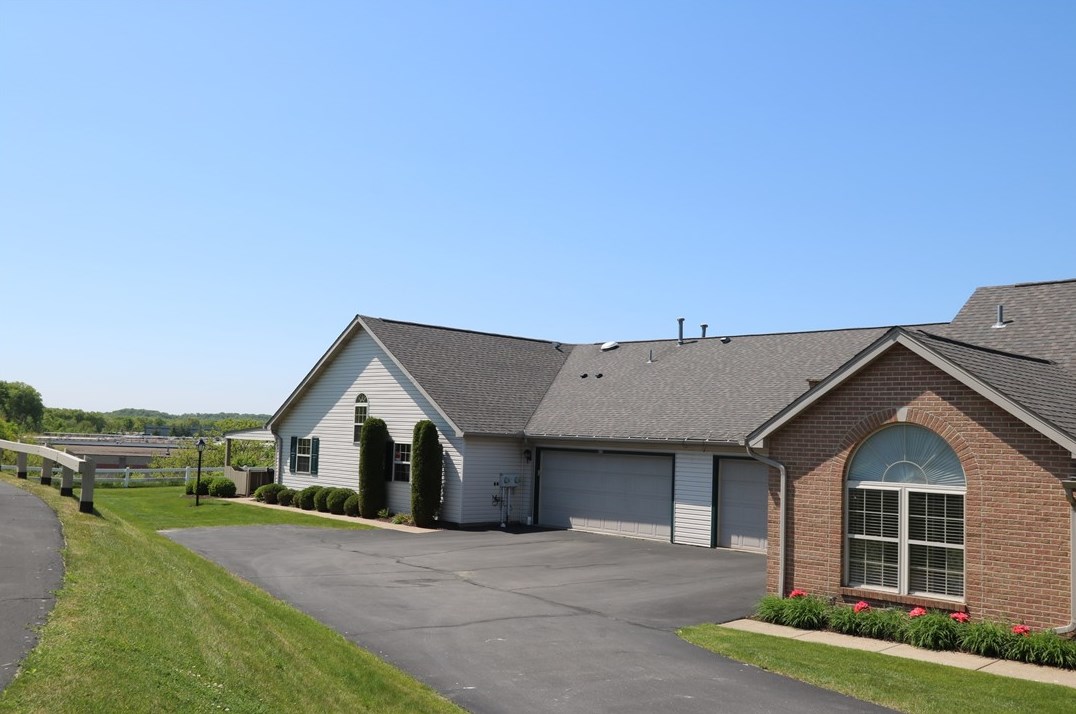 108 Carriage Dr, Freedom, PA 15042