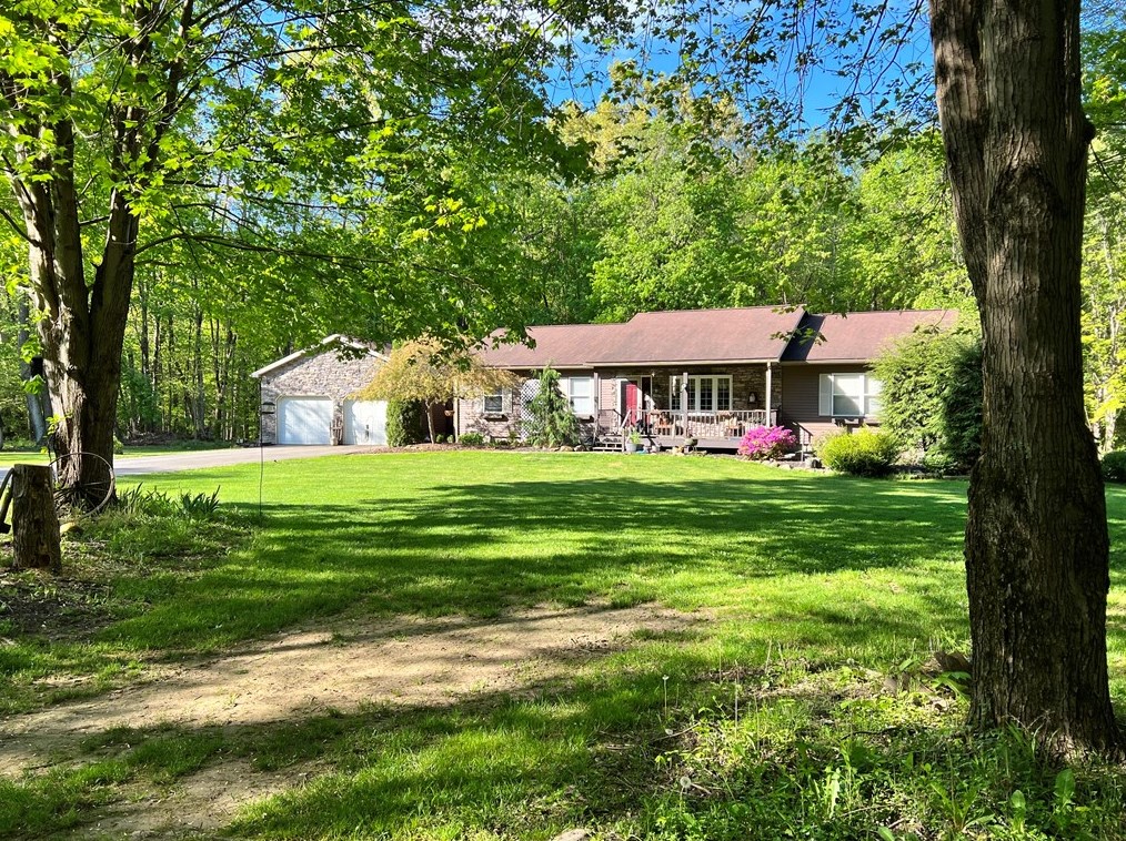 1 Oakbrook Dr, Greenville, PA 16125