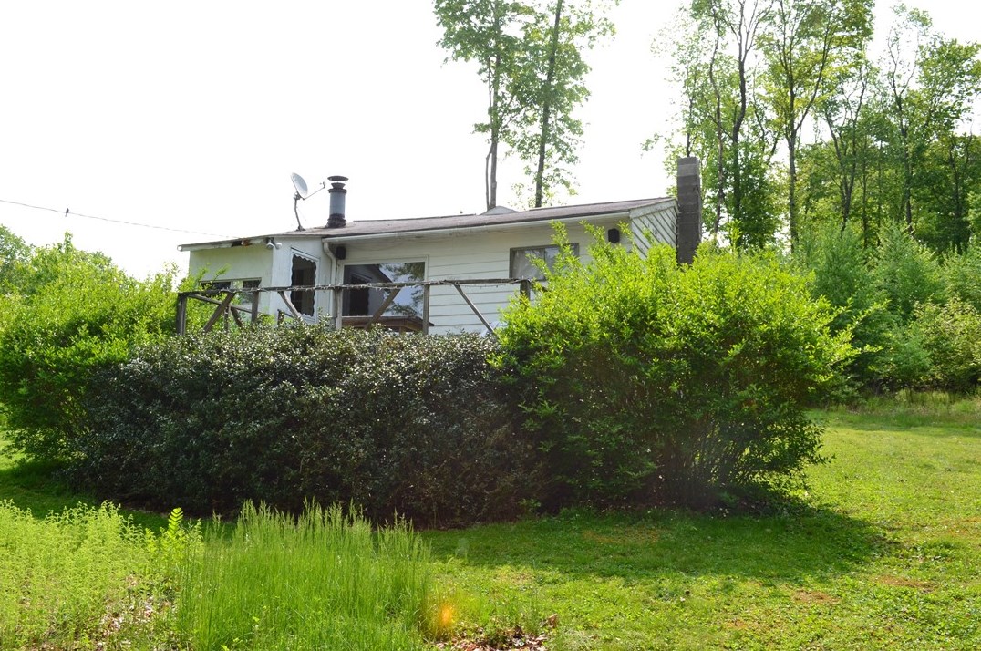 205 Chickadee Ln, Rockwood, PA 15557
