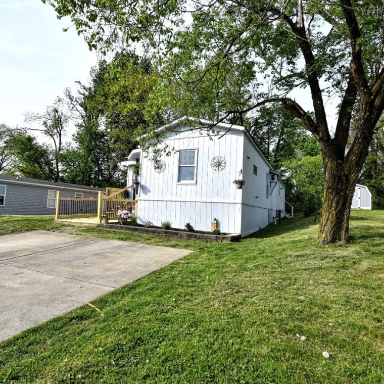 185 Laurie Ln, Washington, PA 15301-8840