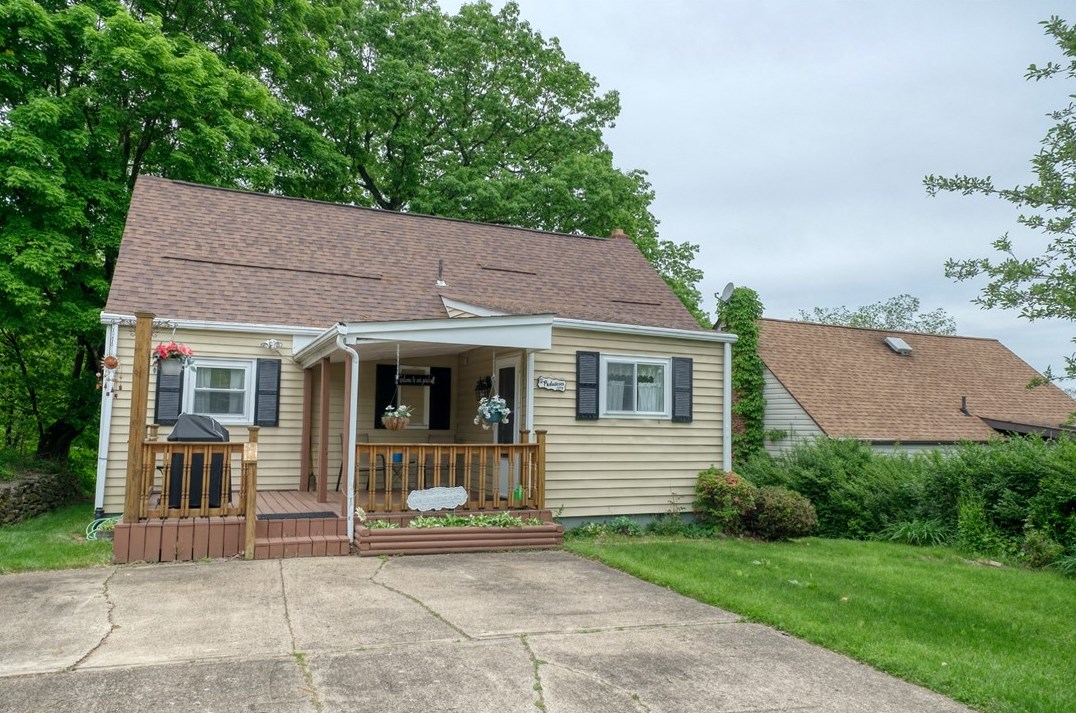 1875 Montour St, Moon Twp, PA 15108
