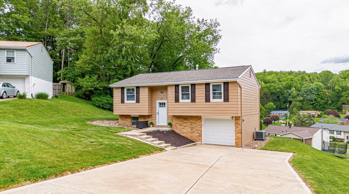 319 Chelsea Dr, Greensburg, PA 15601