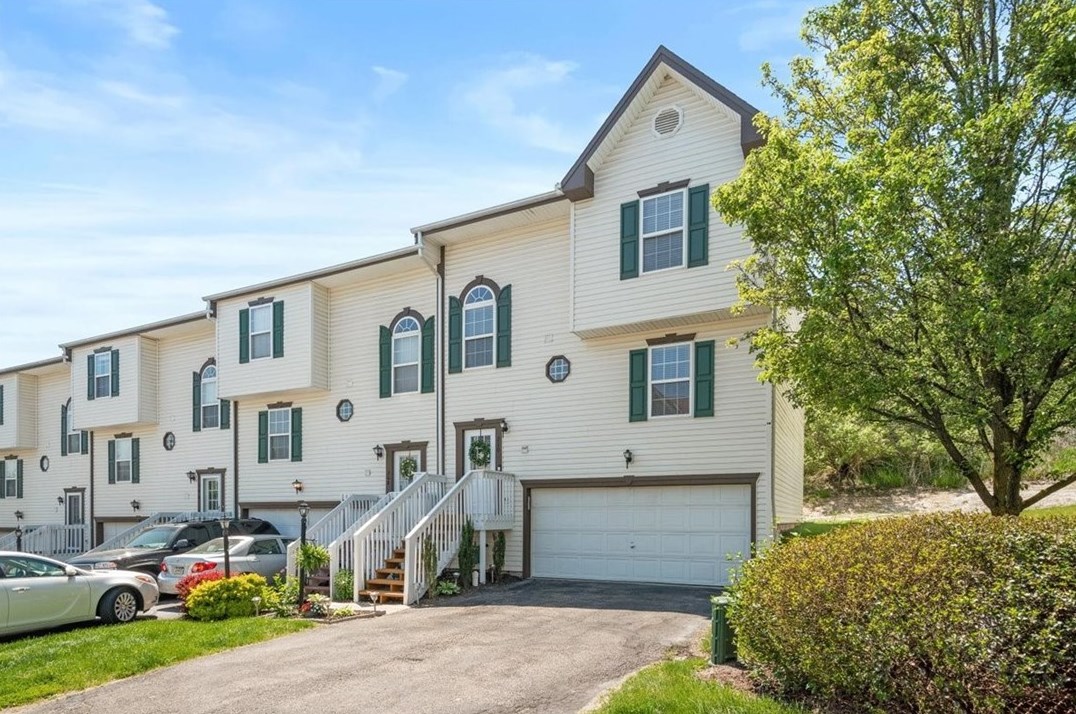 210 Scenic Hill Dr, Collier Township, PA 15106