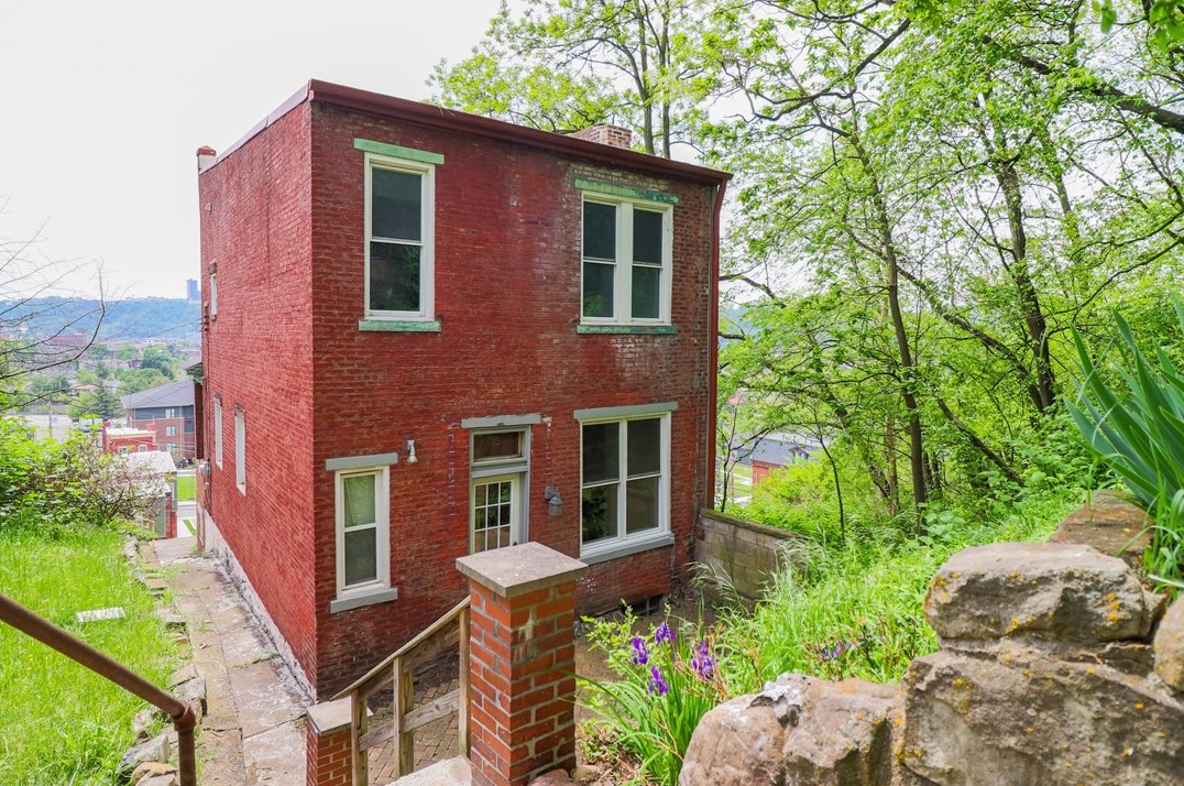 1108 Sunday St, Pittsburgh, PA 15212