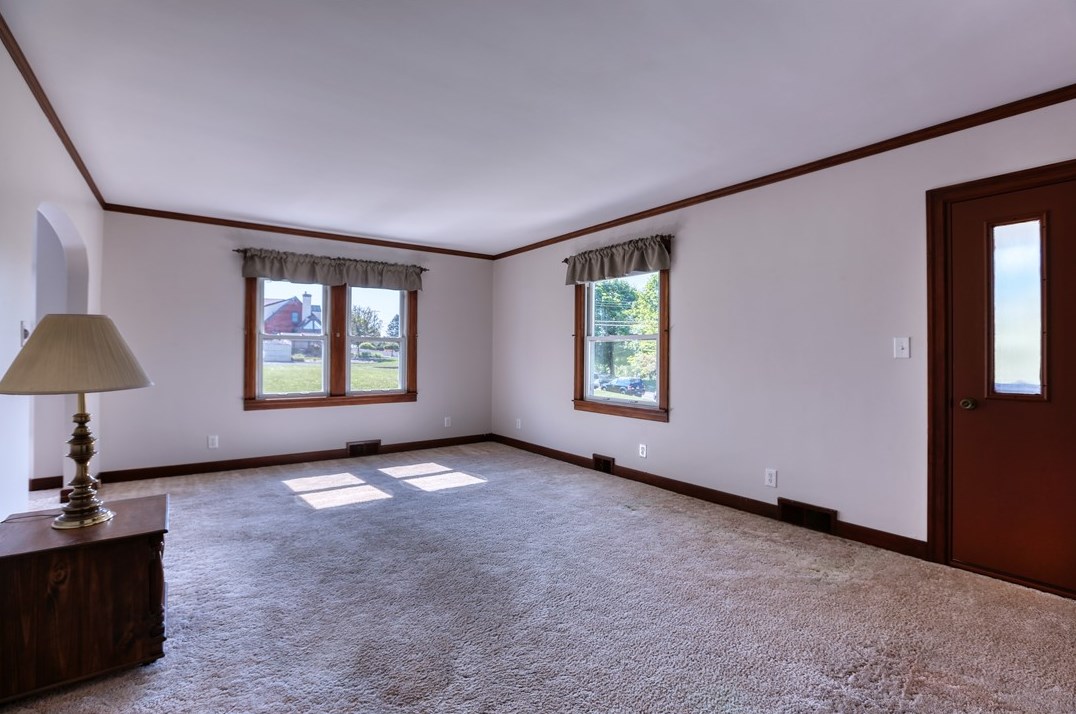 795 Hartzell School Rd, New Brighton, PA 15066