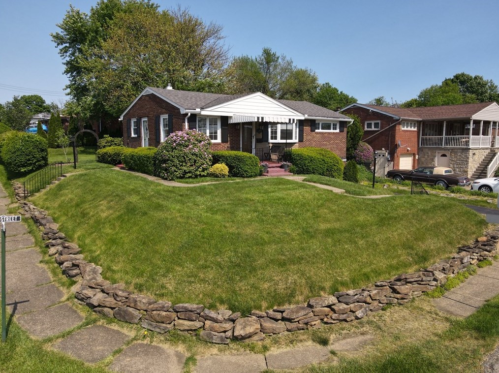 948 6th St, Baden, PA 15005-1310