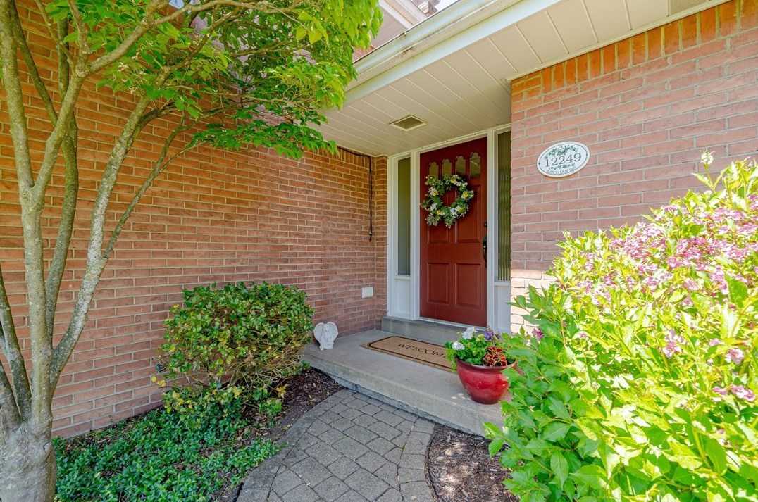 12249 Linshan Dr, North Huntingdon, PA 15642
