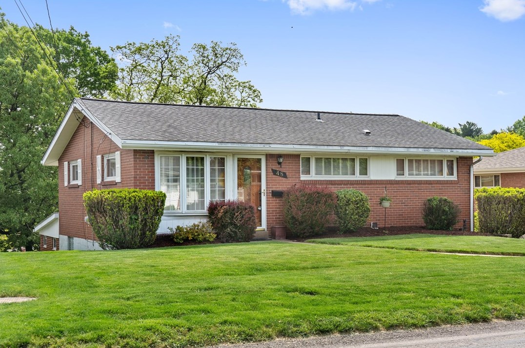 48 Woodridge Dr, Collier Township, PA 15106